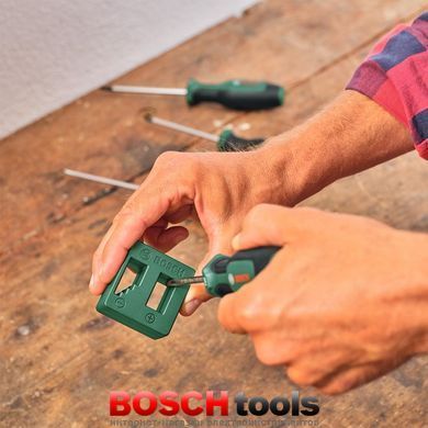 Пристрій Bosch для намагнічування та розмагнічування викруток та біт