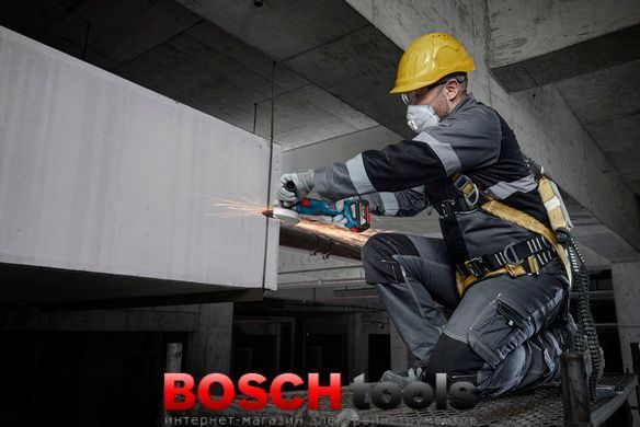 Набір акумуляторних інструментів Bosch Professional: перфоратор GBH 18V-22, КШМ GWS 18V-8 з 2 акб GBA 18V 4.0 Ah і з/п GAL 18V-40 в сумці